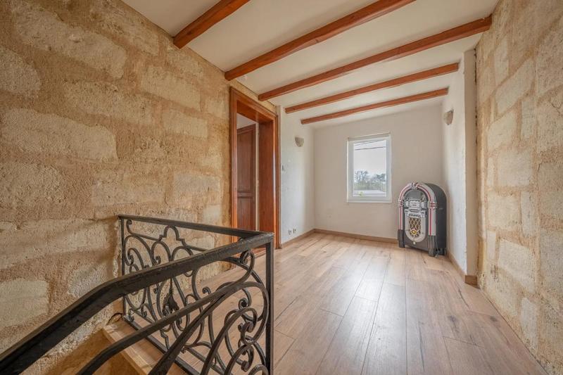 Maison - 200 m² - 6 pièces