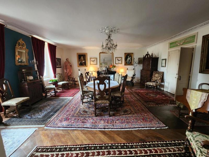 Maison - 635 m² - 13 pièces