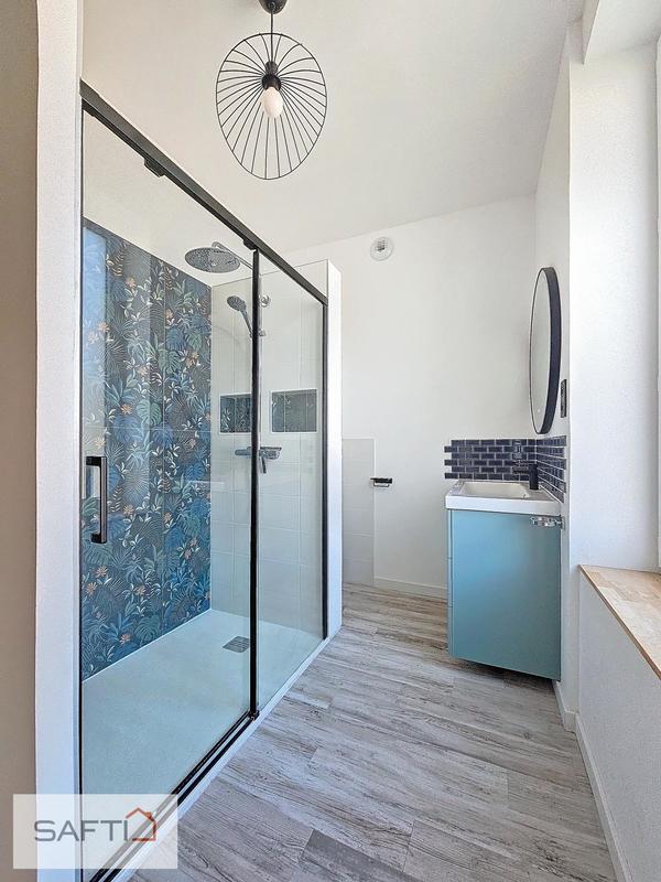 Maison - 197 m² - 9 pièces