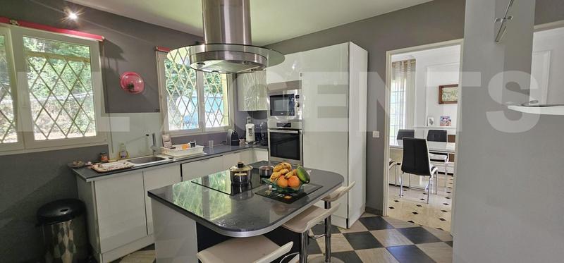 Maison traditionnelle - 140 m² - 6 pièces