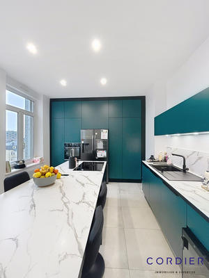 Appartement - 165 m² - 6 pièces