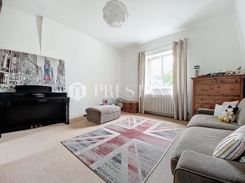 Maison - 300 m² - 9 pièces