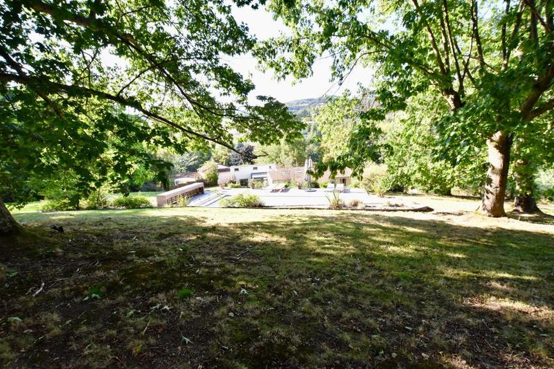 Maison - 218 m² - 6 pièces