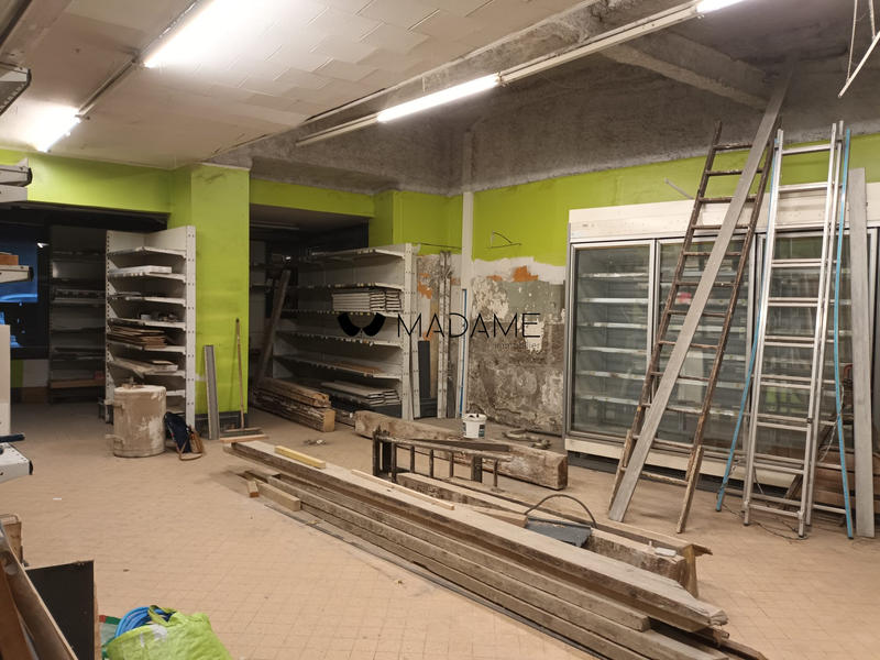Local commercial - 135 m² - 2 pièces