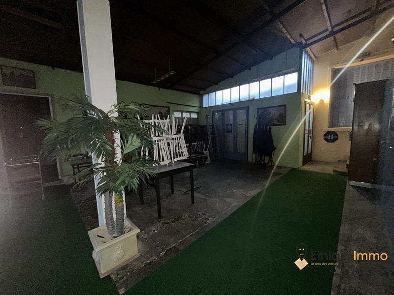 Maison - 700 m² - 17 pièces