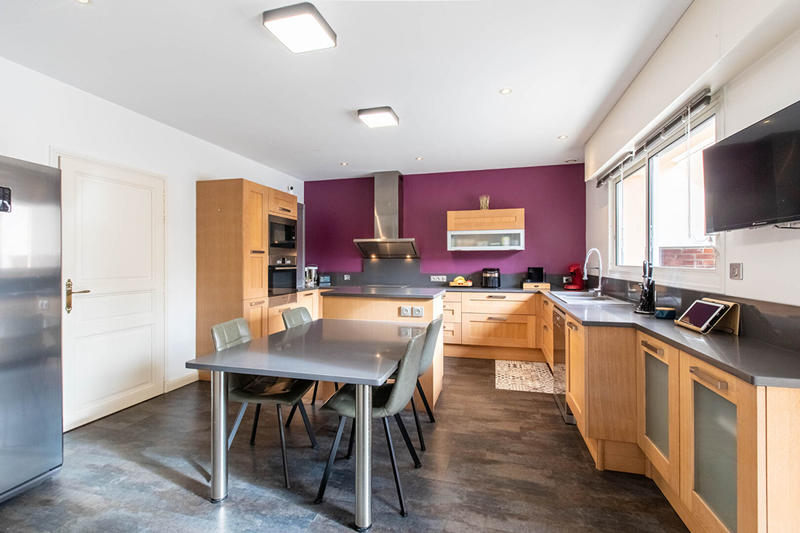 Maison - 199 m² - 8 pièces