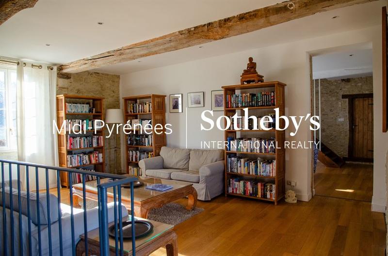 Maison - 397 m² - 9 pièces