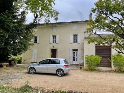 Maison - 250 m² - 8 pièces