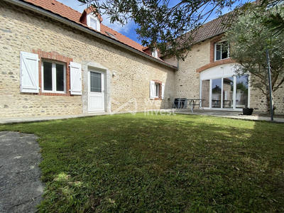 Maison - 208 m² - 8 pièces
