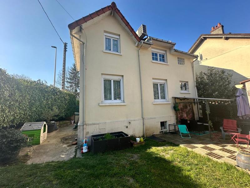 Maison - 85 m² - 5 pièces