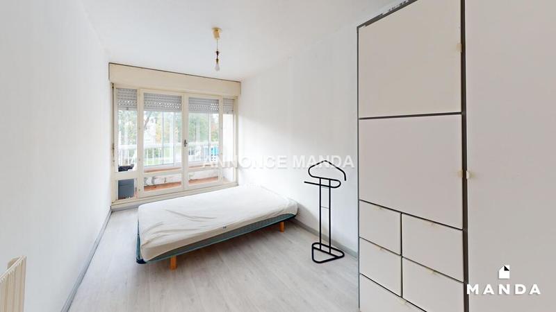 Chambre - 11 m² - 4 pièces