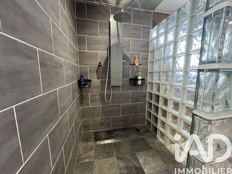 Maison - 237 m² - 8 pièces