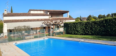 Villa - 227 m² - 6 pièces