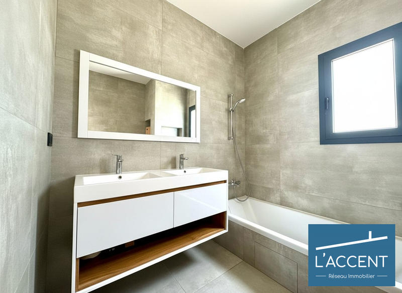 Maison - 199 m² - 8 pièces