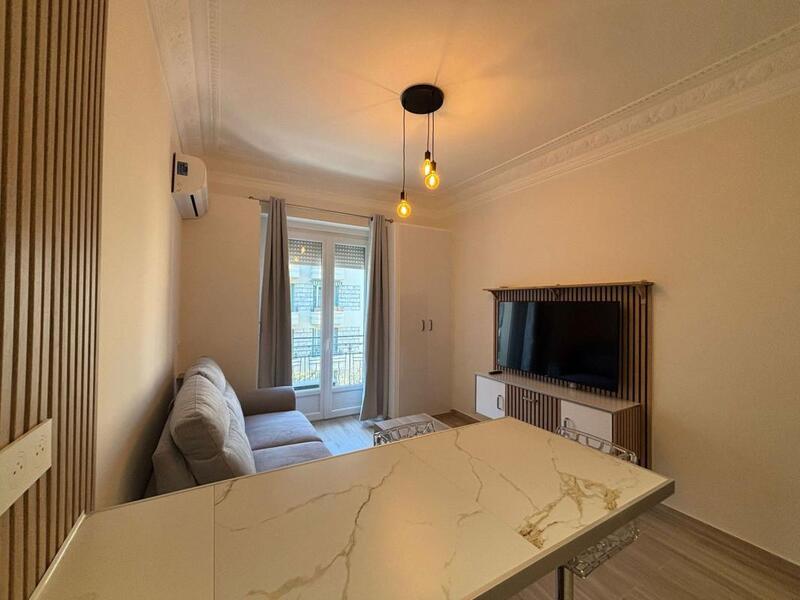 Studio - 2 083 m² - 1 pièce