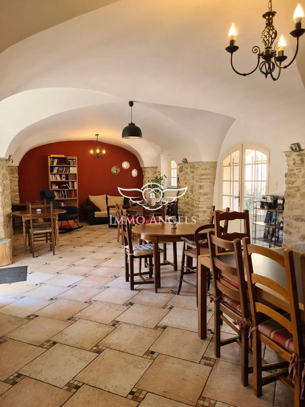 Mas - 896 m² - 29 pièces