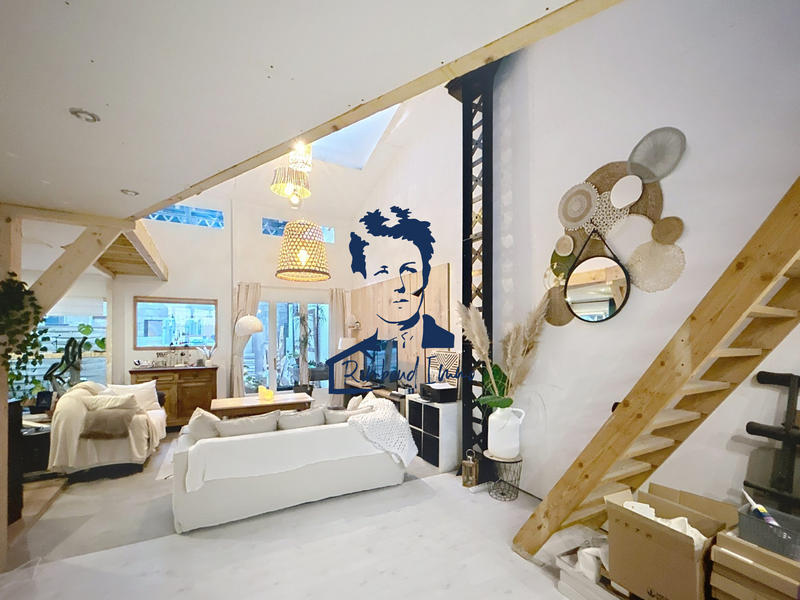 Maison - 326 m² - 4 pièces