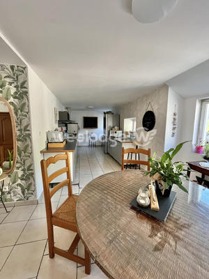 Maison - 99 m² - 5 pièces