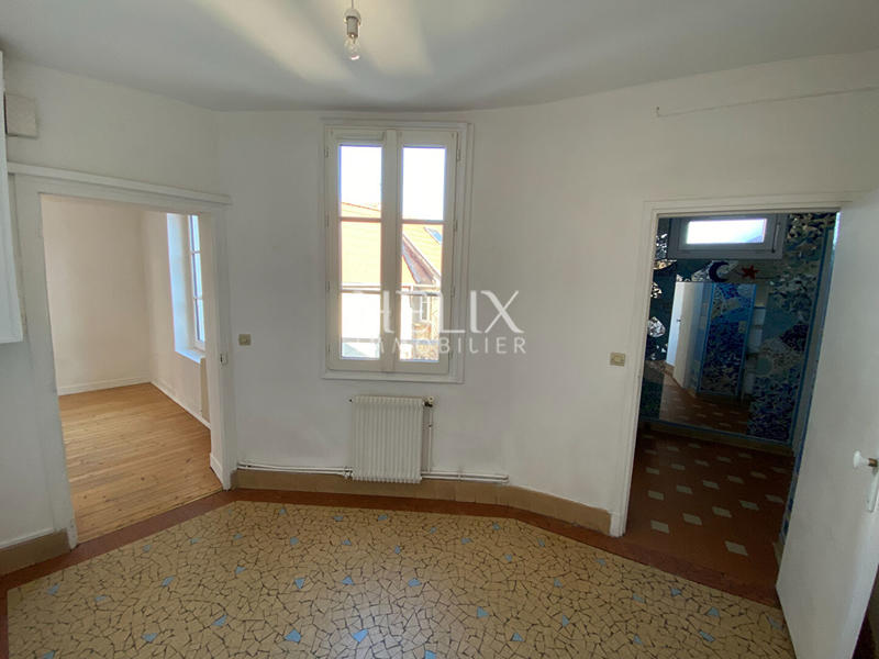 Maison - 242 m² - 9 pièces