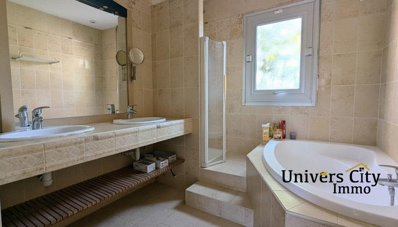 Maison - 186 m² - 7 pièces