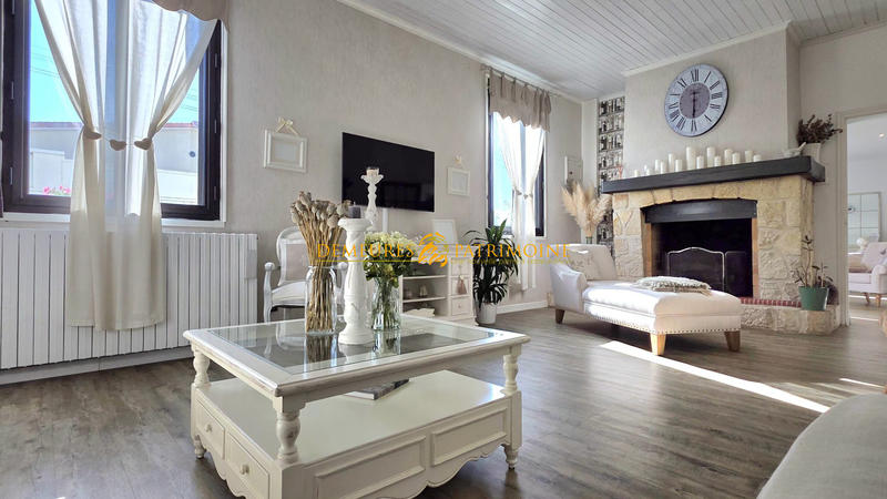 Maison - 247 m² - 6 pièces