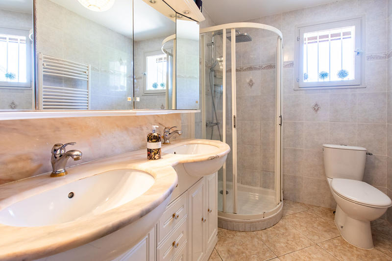 Maison - 208 m² - 11 pièces