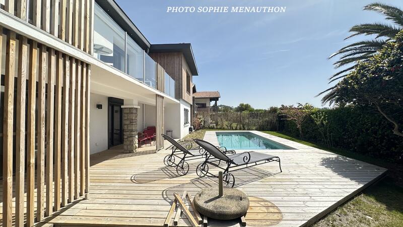 Villa - 203 m² - 8 pièces