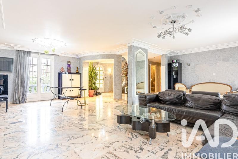 Maison - 307 m² - 10 pièces