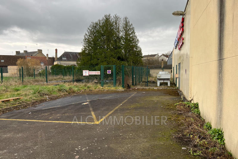 Local commercial - 1 060 m²