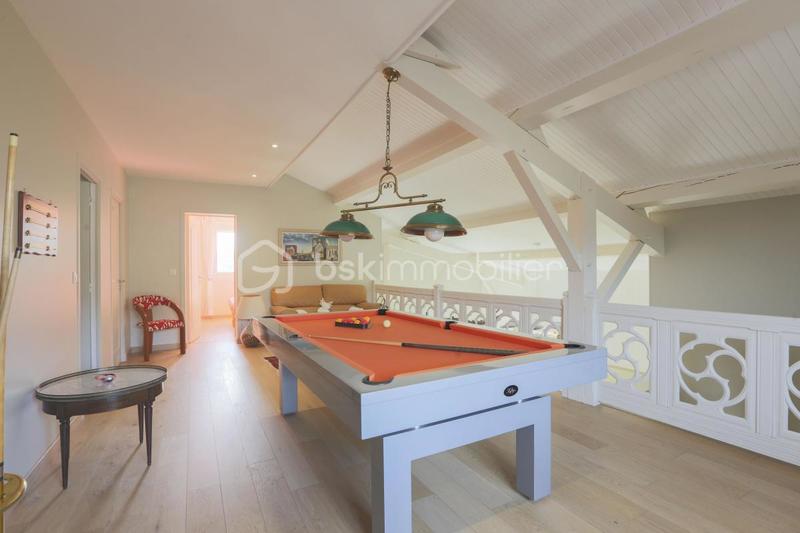 Villa - 280 m² - 10 pièces