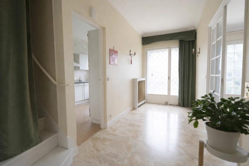 Maison - 230 m² - 8 pièces