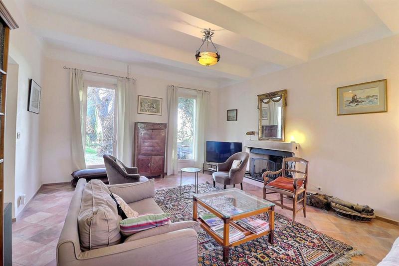 Maison - 230 m² - 14 pièces