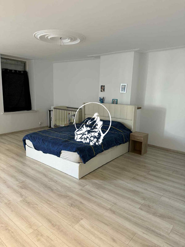 Maison - 297 m² - 9 pièces