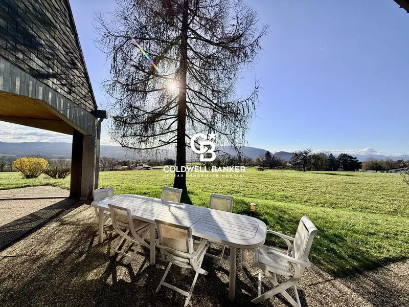 Maison - 250 m² - 7 pièces