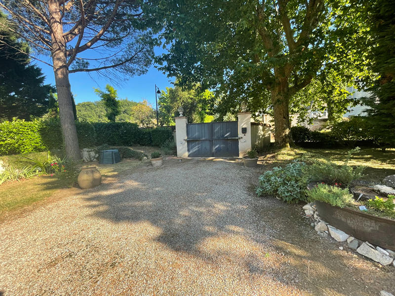 Maison - 220 m² - 6 pièces