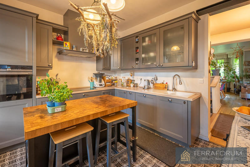 Maison - 265 m² - 8 pièces