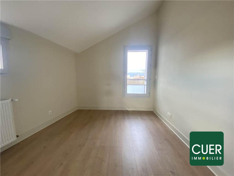 Appartement - 94 m² - 5 pièces