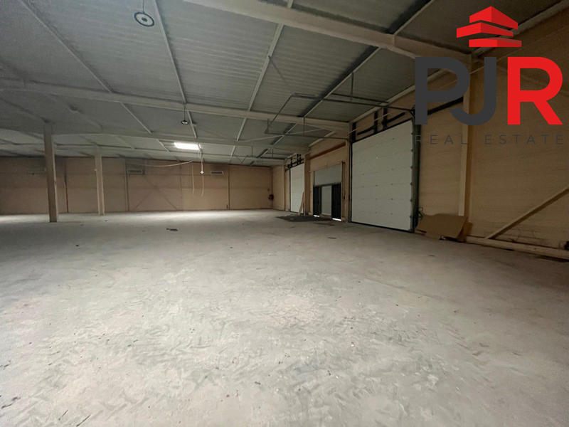 Local d'activités - 1 194 m²