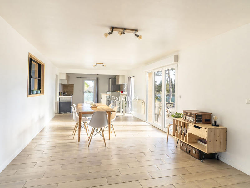 Maison - 219 m² - 8 pièces