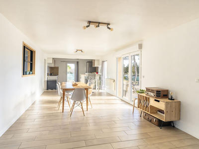 Maison - 219 m² - 8 pièces