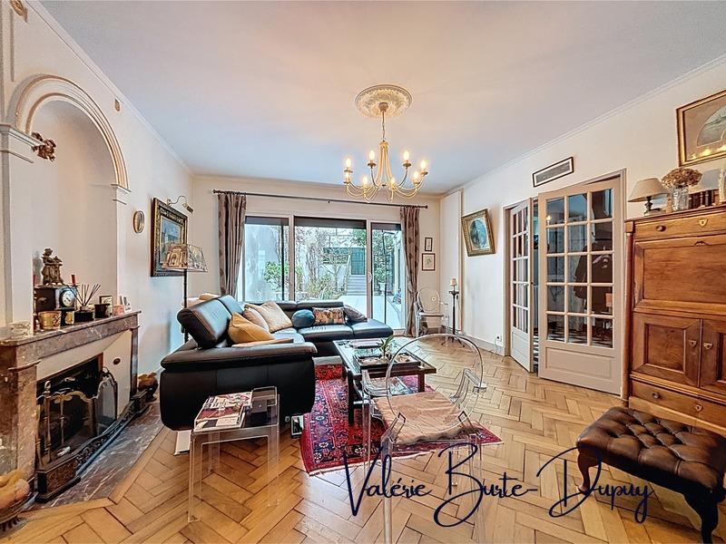 Maison - 214 m² - 7 pièces