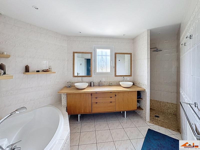 Maison - 184 m² - 7 pièces