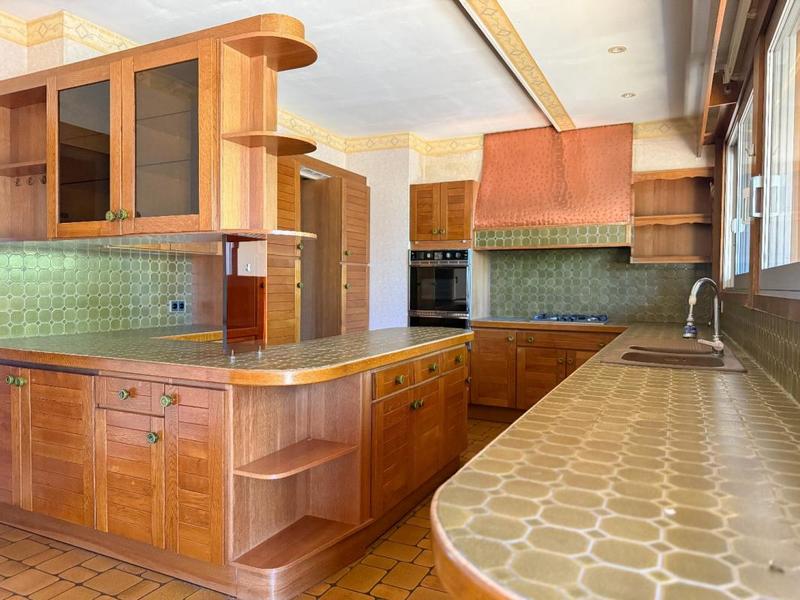 Propriété - 344 m² - 9 pièces