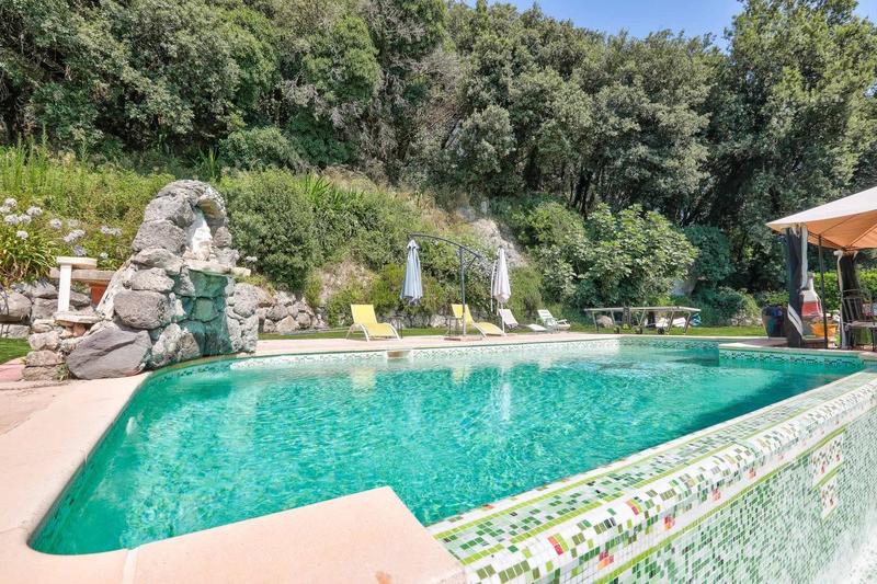 Maison - 308 m² - 10 pièces