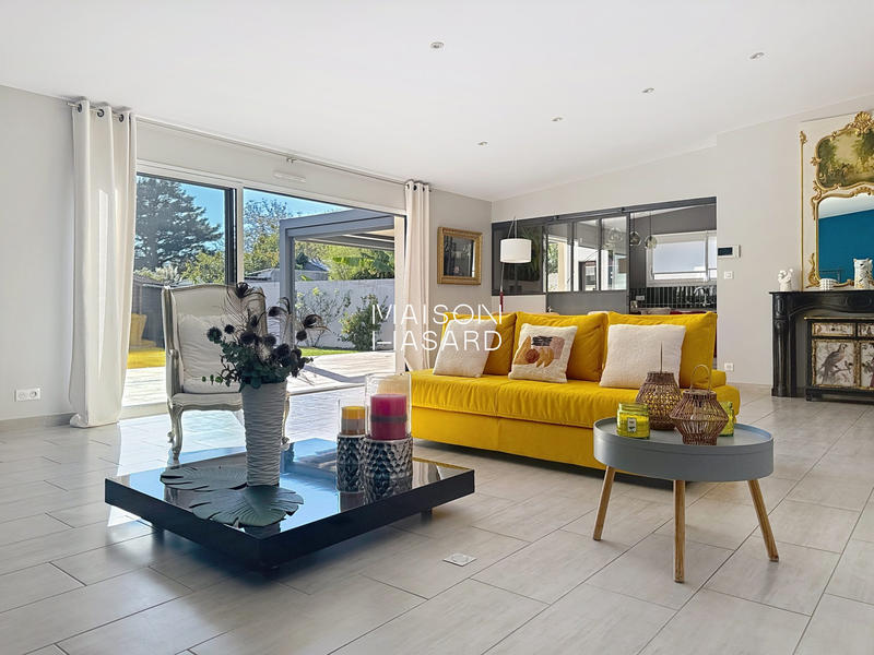 Maison contemporaine - 202 m² - 7 pièces