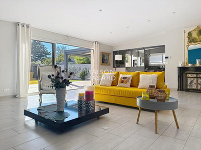 Maison contemporaine - 202 m² - 7 pièces