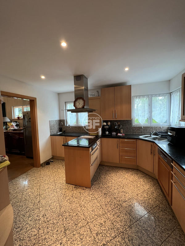 Maison - 349 m² - 12 pièces