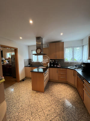 Maison - 349 m² - 12 pièces