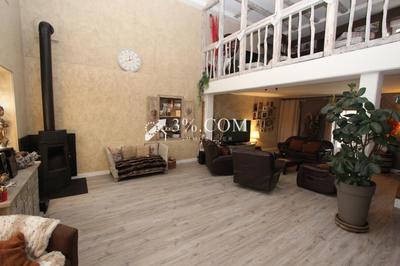 Maison - 240 m² - 8 pièces