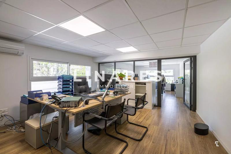 Local d'activités - 695 m² - 22 pièces